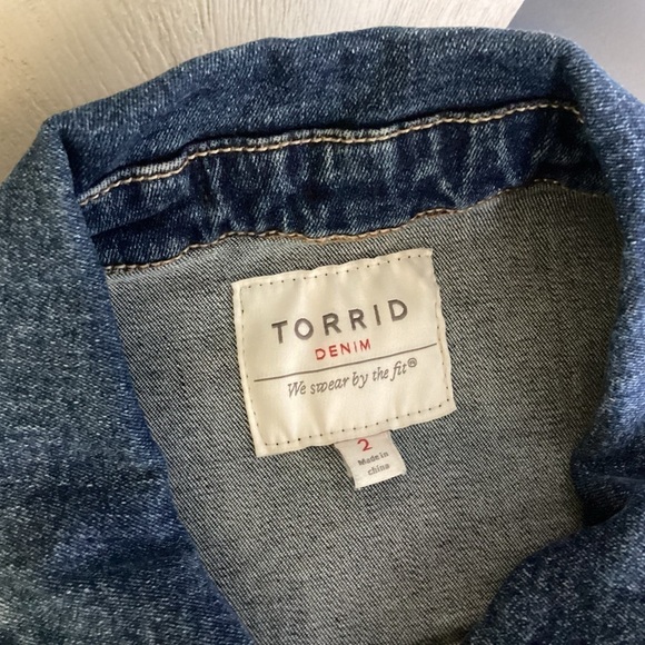 Torrid Women’s Denim Distressed Jean Jacket.  Size 2 (18/20) - Picture 5 of 7